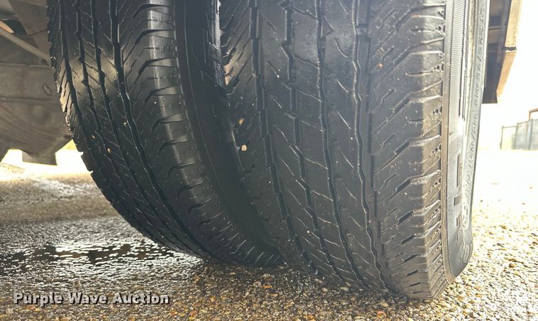 image for item DD3203 2000 Chevrolet Express G3500 box truck