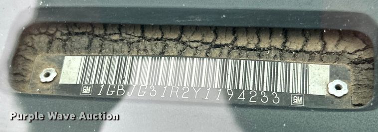 image for item DD3203 2000 Chevrolet Express G3500 box truck