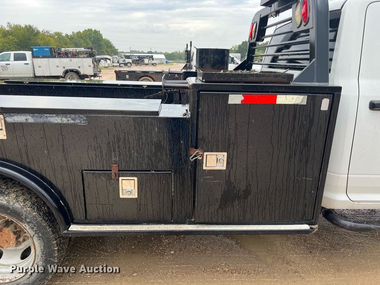 image for item DO2494 2011 Dodge Ram 5500HD Crew Cab flatbed truck