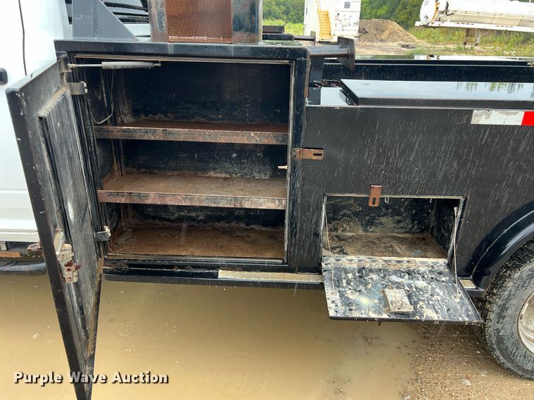 image for item DO2494 2011 Dodge Ram 5500HD Crew Cab flatbed truck