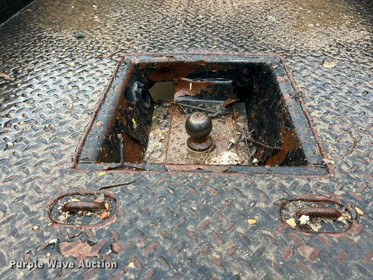 image for item DO2494 2011 Dodge Ram 5500HD Crew Cab flatbed truck