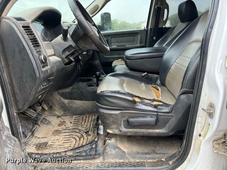 image for item DO2494 2011 Dodge Ram 5500HD Crew Cab flatbed truck