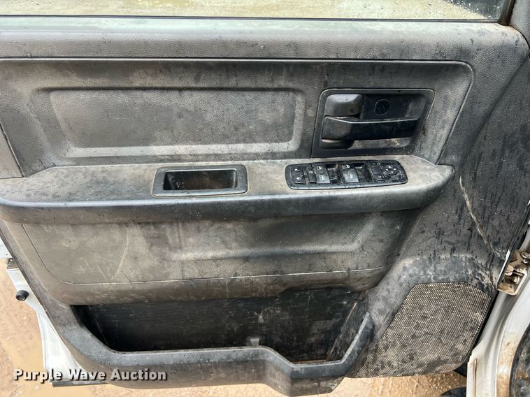 image for item DO2494 2011 Dodge Ram 5500HD Crew Cab flatbed truck