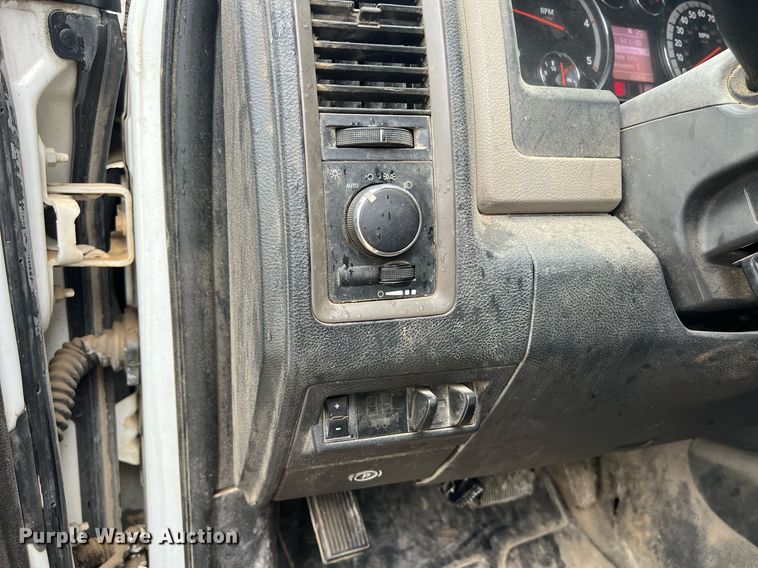 image for item DO2494 2011 Dodge Ram 5500HD Crew Cab flatbed truck