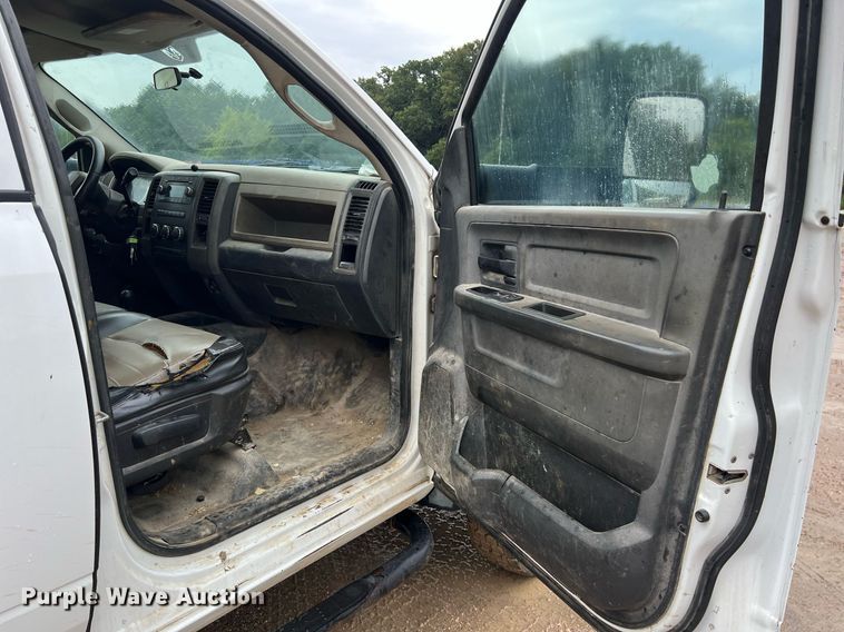 image for item DO2494 2011 Dodge Ram 5500HD Crew Cab flatbed truck