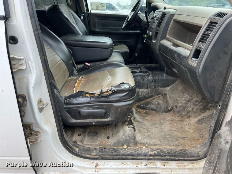 image for item DO2494 2011 Dodge Ram 5500HD Crew Cab flatbed truck