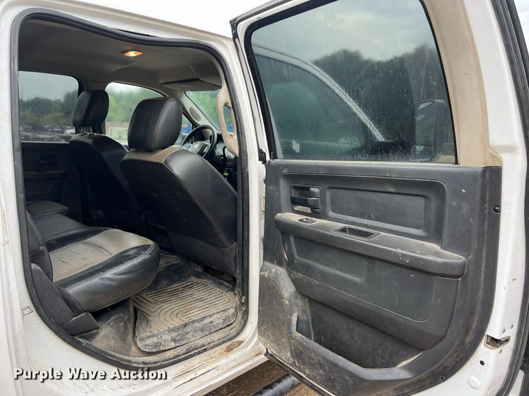 image for item DO2494 2011 Dodge Ram 5500HD Crew Cab flatbed truck