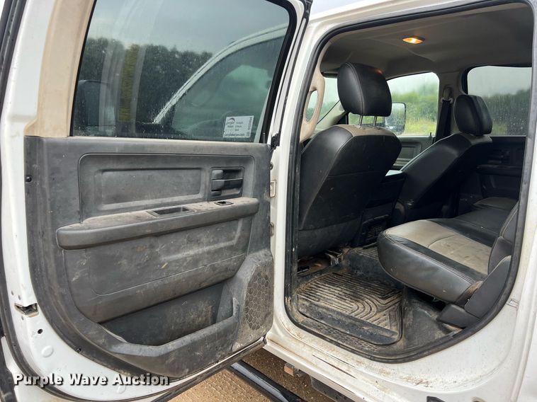 image for item DO2494 2011 Dodge Ram 5500HD Crew Cab flatbed truck