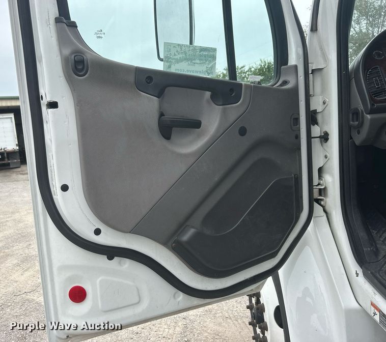 image for item DO7457 2021 Freightliner M2 106 box truck