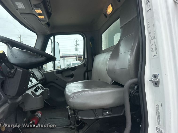 image for item DO7457 2021 Freightliner M2 106 box truck