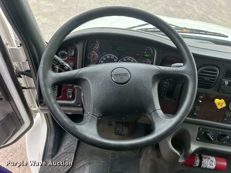 image for item DO7457 2021 Freightliner M2 106 box truck