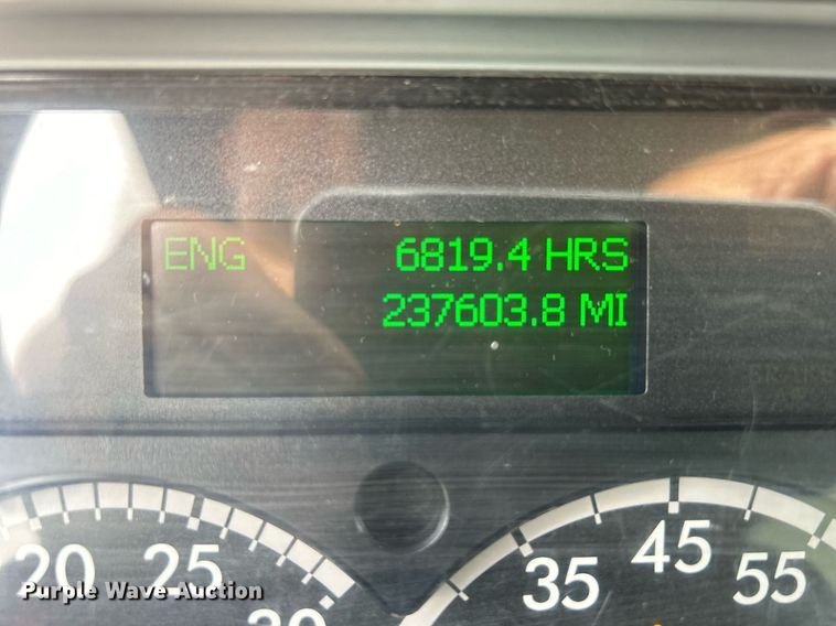 image for item DO7457 2021 Freightliner M2 106 box truck