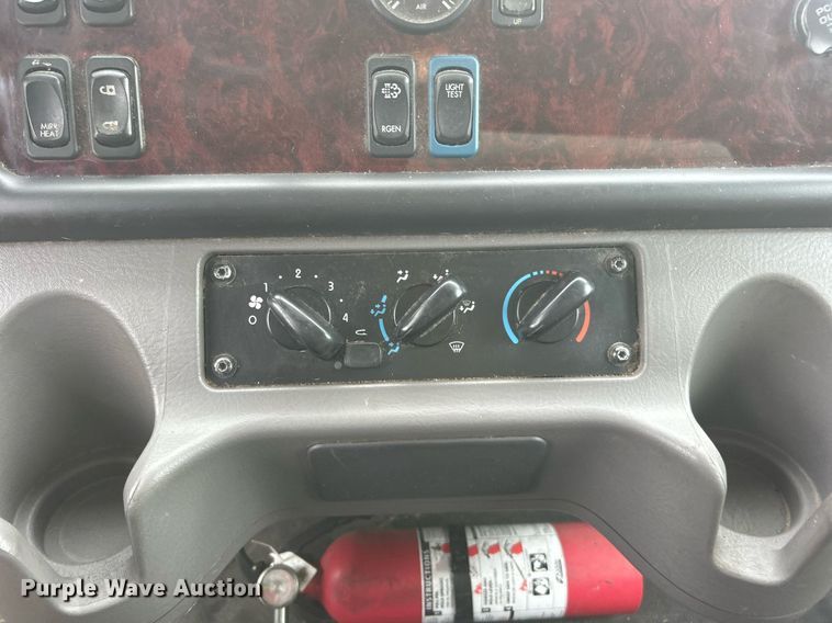 image for item DO7457 2021 Freightliner M2 106 box truck