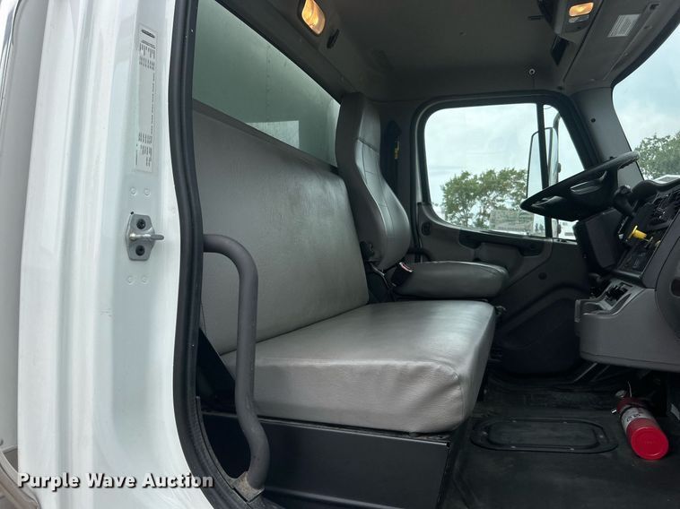 image for item DO7457 2021 Freightliner M2 106 box truck