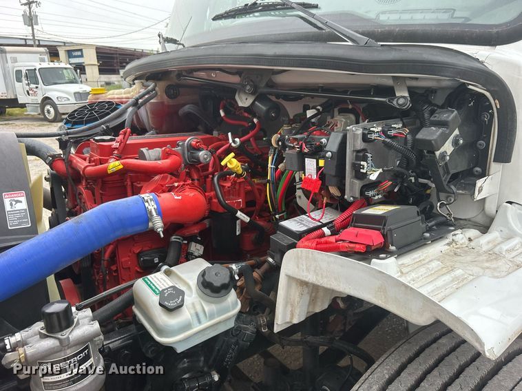 image for item DO7457 2021 Freightliner M2 106 box truck