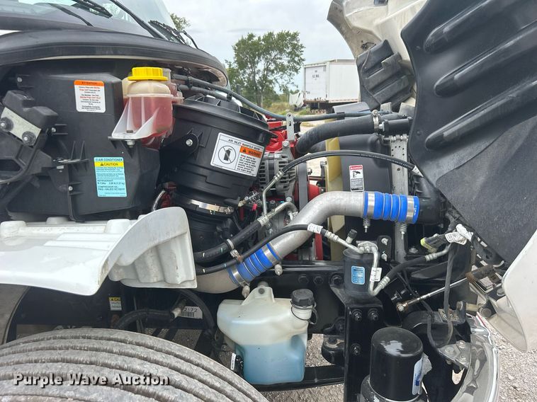 image for item DO7457 2021 Freightliner M2 106 box truck