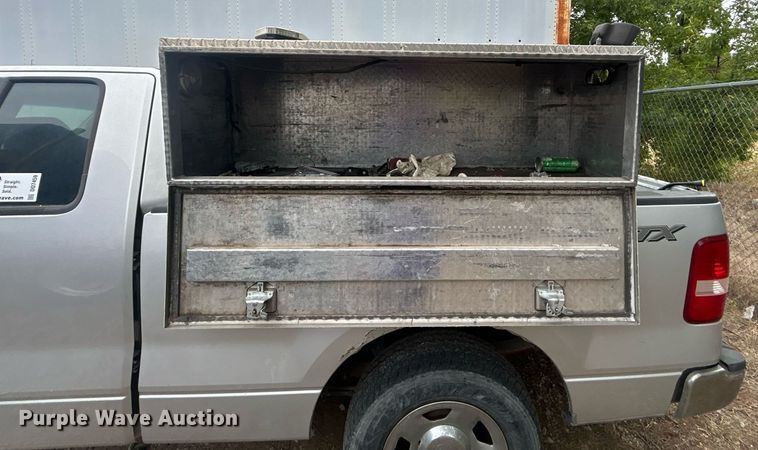 image for item DO7459 2004 Ford F150 SuperCab pickup truck