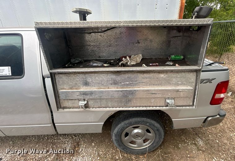 image for item DO7459 2004 Ford F150 SuperCab pickup truck