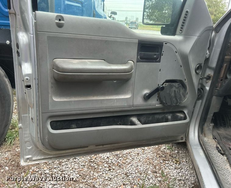 image for item DO7459 2004 Ford F150 SuperCab pickup truck