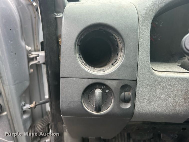 image for item DO7459 2004 Ford F150 SuperCab pickup truck