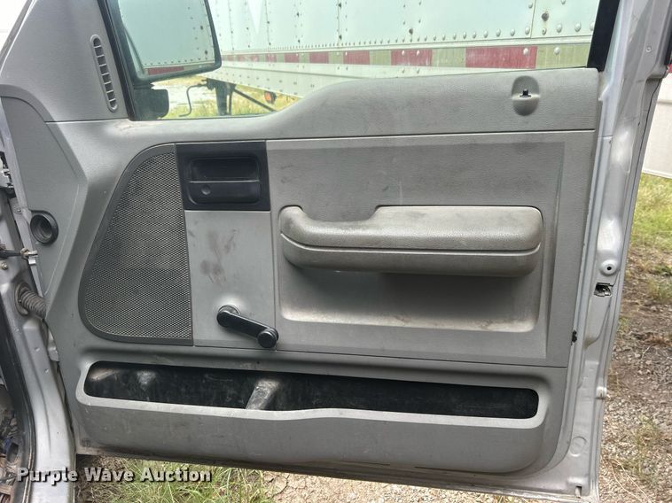 image for item DO7459 2004 Ford F150 SuperCab pickup truck