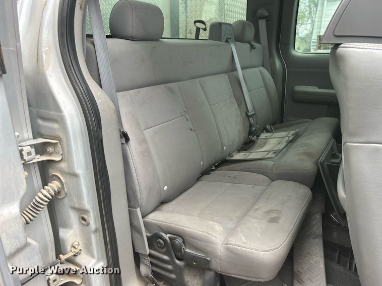 image for item DO7459 2004 Ford F150 SuperCab pickup truck