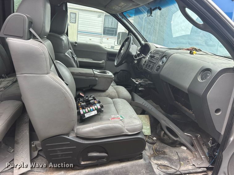 image for item DO7459 2004 Ford F150 SuperCab pickup truck