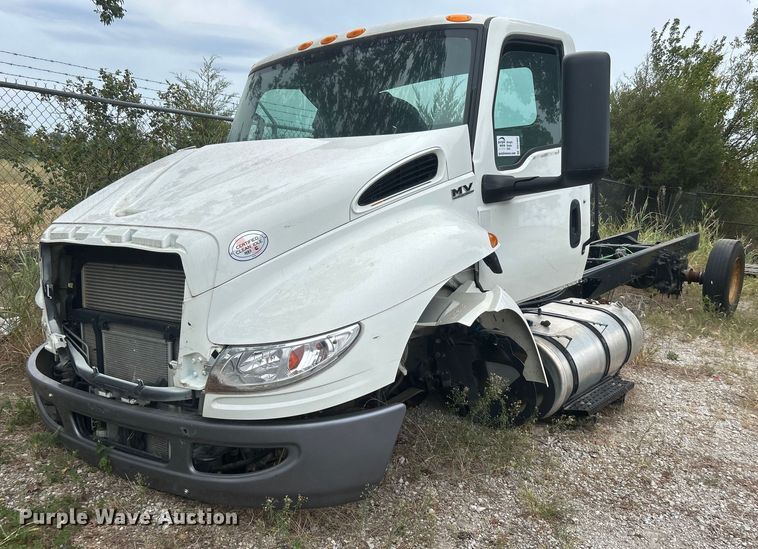 image for item DO7462 2022 International  MV607 truck cab and chassis