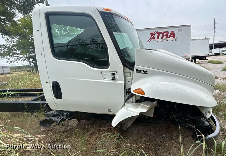 image for item DO7462 2022 International  MV607 truck cab and chassis