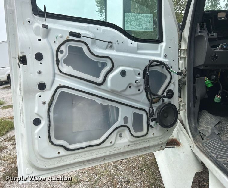 image for item DO7462 2022 International  MV607 truck cab and chassis