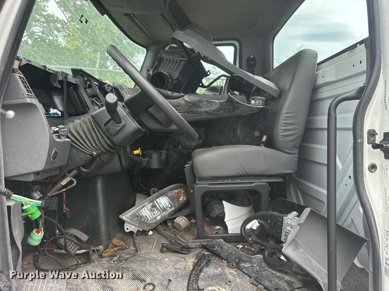 image for item DO7462 2022 International  MV607 truck cab and chassis