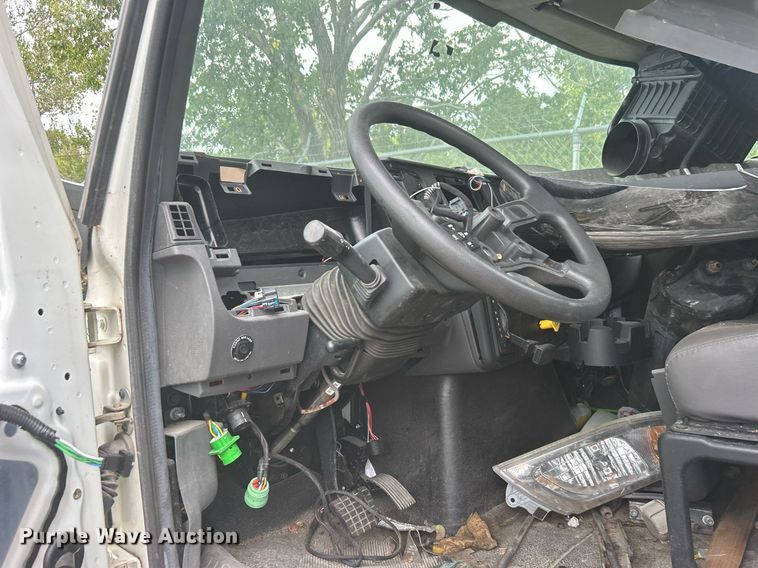 image for item DO7462 2022 International  MV607 truck cab and chassis