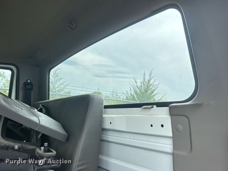 image for item DO7462 2022 International  MV607 truck cab and chassis