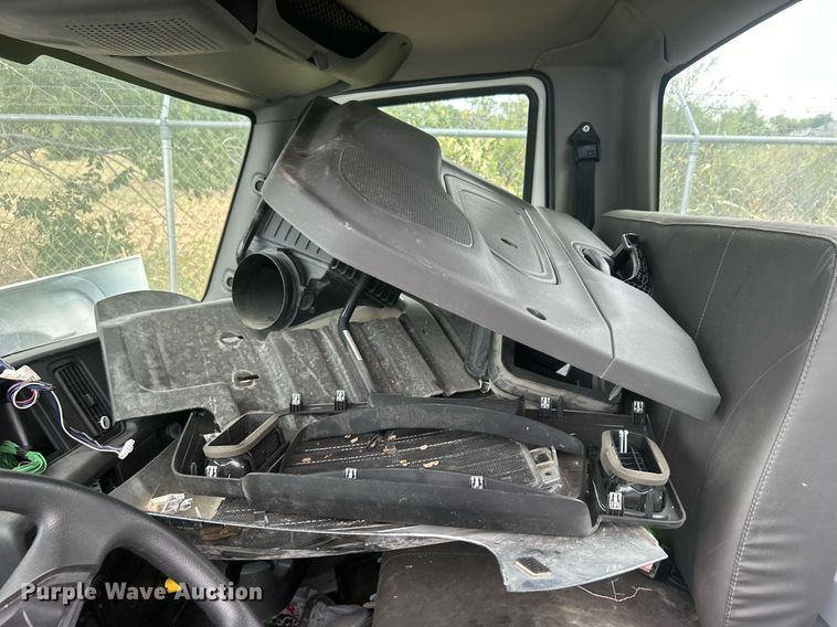 image for item DO7462 2022 International  MV607 truck cab and chassis