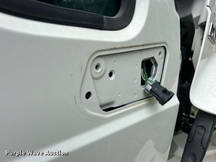 image for item DO7462 2022 International  MV607 truck cab and chassis