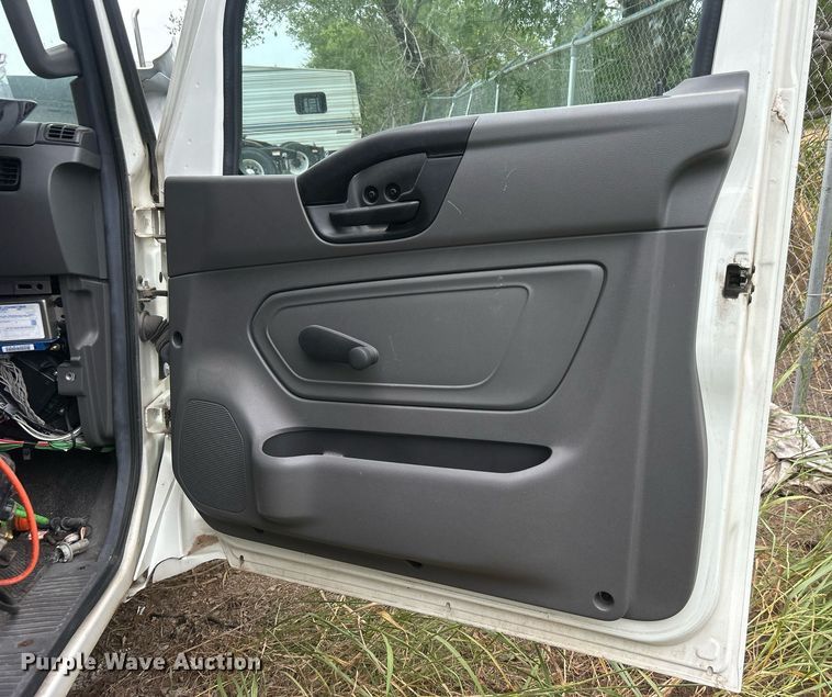 image for item DO7462 2022 International  MV607 truck cab and chassis