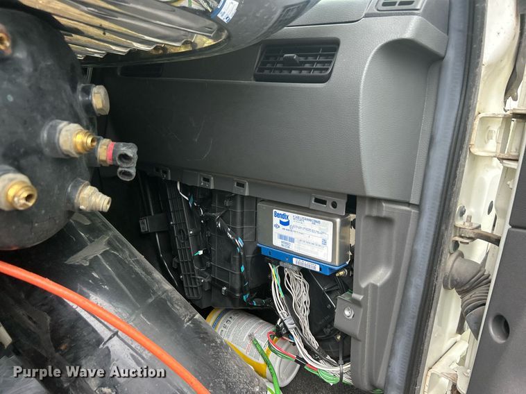 image for item DO7462 2022 International  MV607 truck cab and chassis