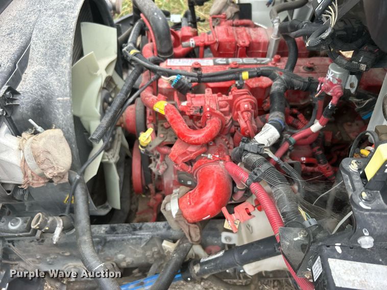 image for item DO7462 2022 International  MV607 truck cab and chassis