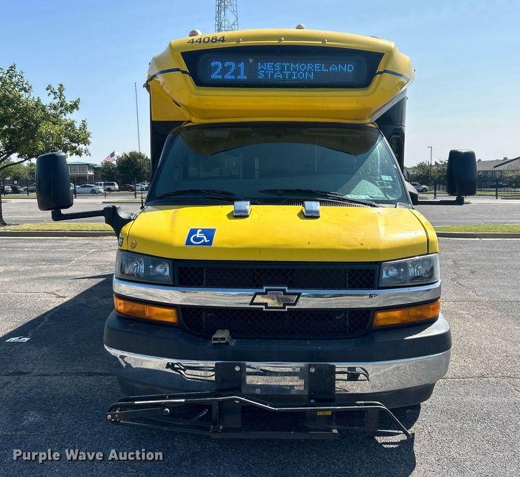 image for item DO7472 2017 Chevrolet Express G4500 shuttle bus