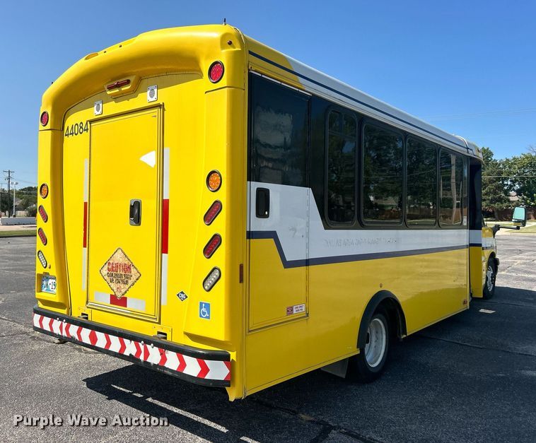 image for item DO7472 2017 Chevrolet Express G4500 shuttle bus