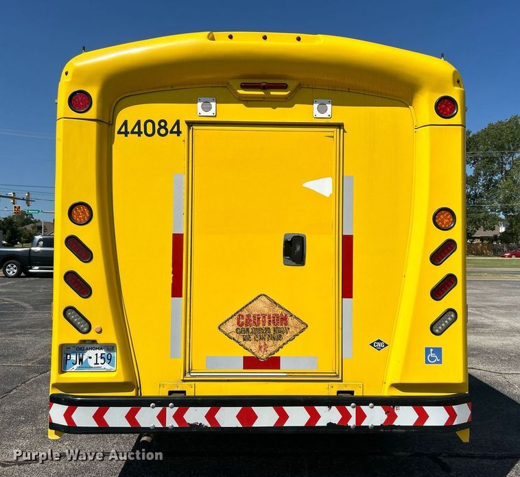 image for item DO7472 2017 Chevrolet Express G4500 shuttle bus