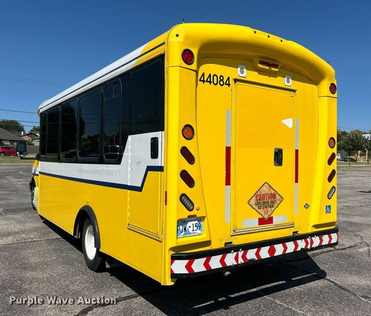 image for item DO7472 2017 Chevrolet Express G4500 shuttle bus