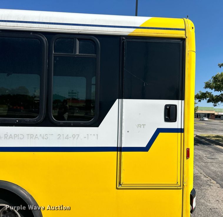 image for item DO7472 2017 Chevrolet Express G4500 shuttle bus