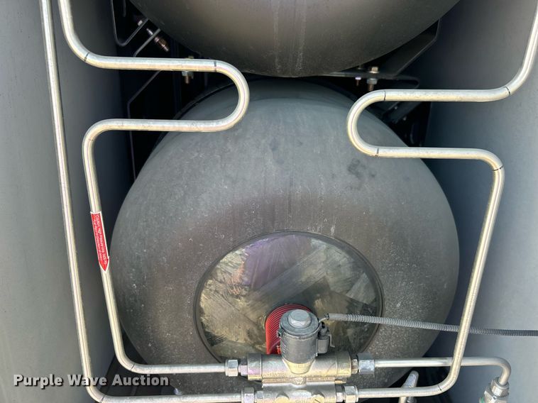 image for item DO7472 2017 Chevrolet Express G4500 shuttle bus