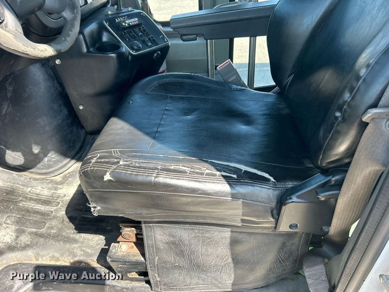 image for item DO7472 2017 Chevrolet Express G4500 shuttle bus