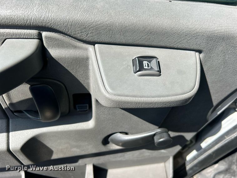 image for item DO7472 2017 Chevrolet Express G4500 shuttle bus