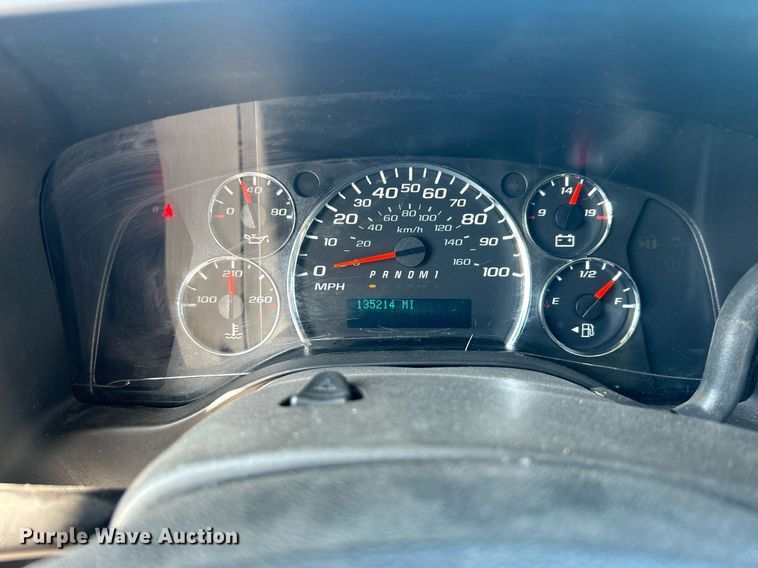 image for item DO7472 2017 Chevrolet Express G4500 shuttle bus