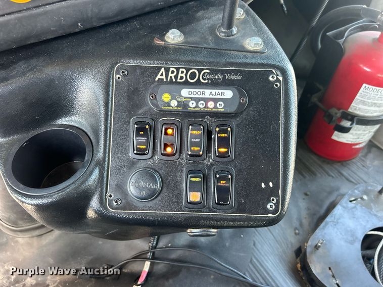 image for item DO7472 2017 Chevrolet Express G4500 shuttle bus