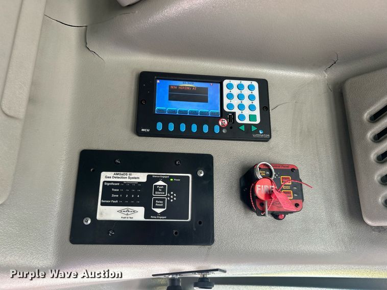 image for item DO7472 2017 Chevrolet Express G4500 shuttle bus