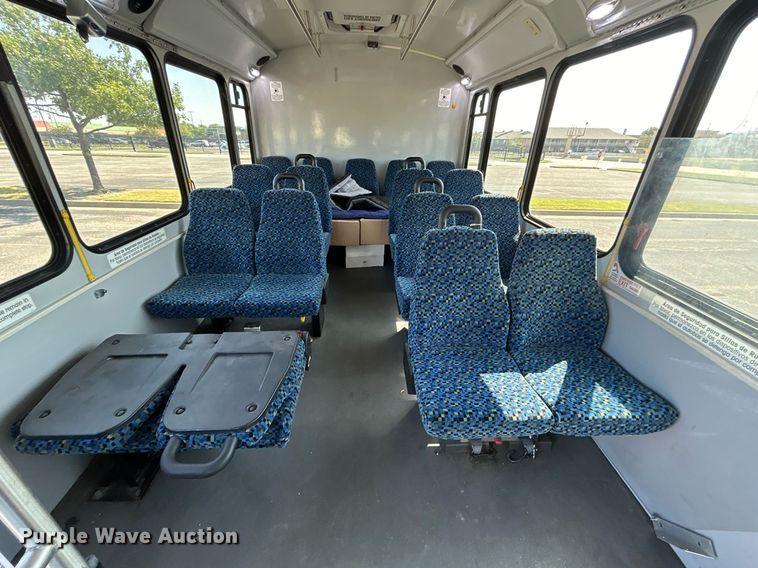 image for item DO7472 2017 Chevrolet Express G4500 shuttle bus